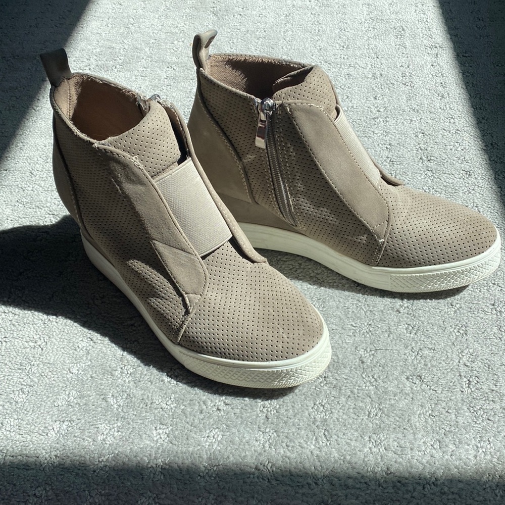 Wedge sneakers